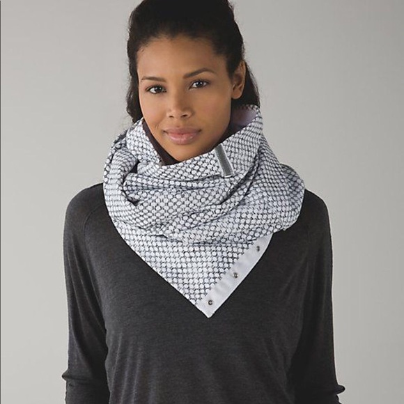 Lululemon Vinyasa Scarf Dottie Eyelet White/Black - Picture 1 of 7